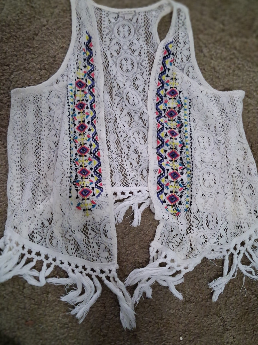 Eyeshadow White Lace Vest Tunic with Multicolor Embroidery